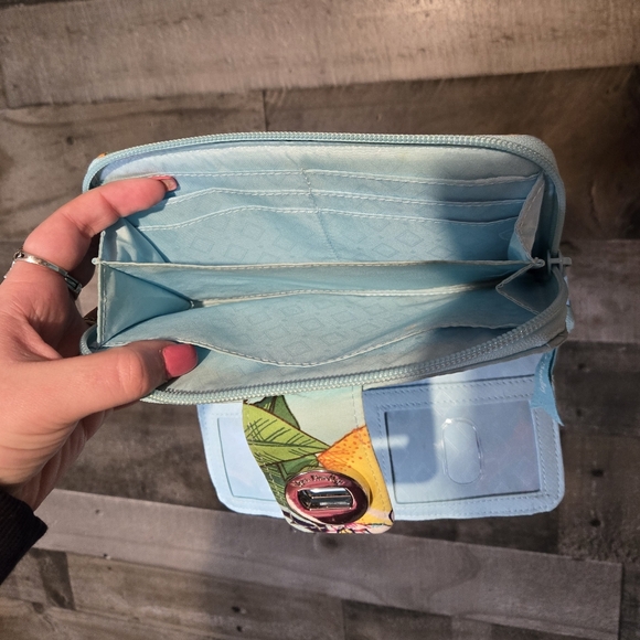 Vera Bradley RFID Turnlock Wallet in the 'Lemon Grove' pattern - Picture 4 of 6